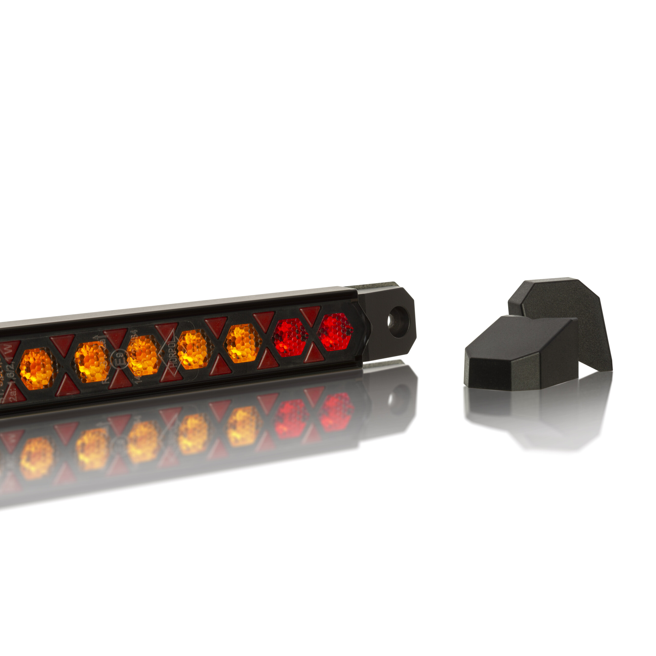 Задний комбинированный фонарь с динамическим указателем поворота LIZARD LZD 3141